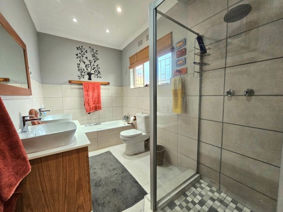 5 Bedroom Property for Sale in Miederpark North West